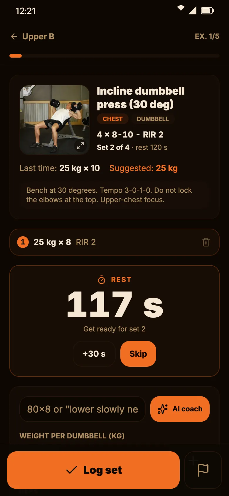 Upper B session: incline dumbbell press, first set of 25 kg × 8 logged and the rest timer running.